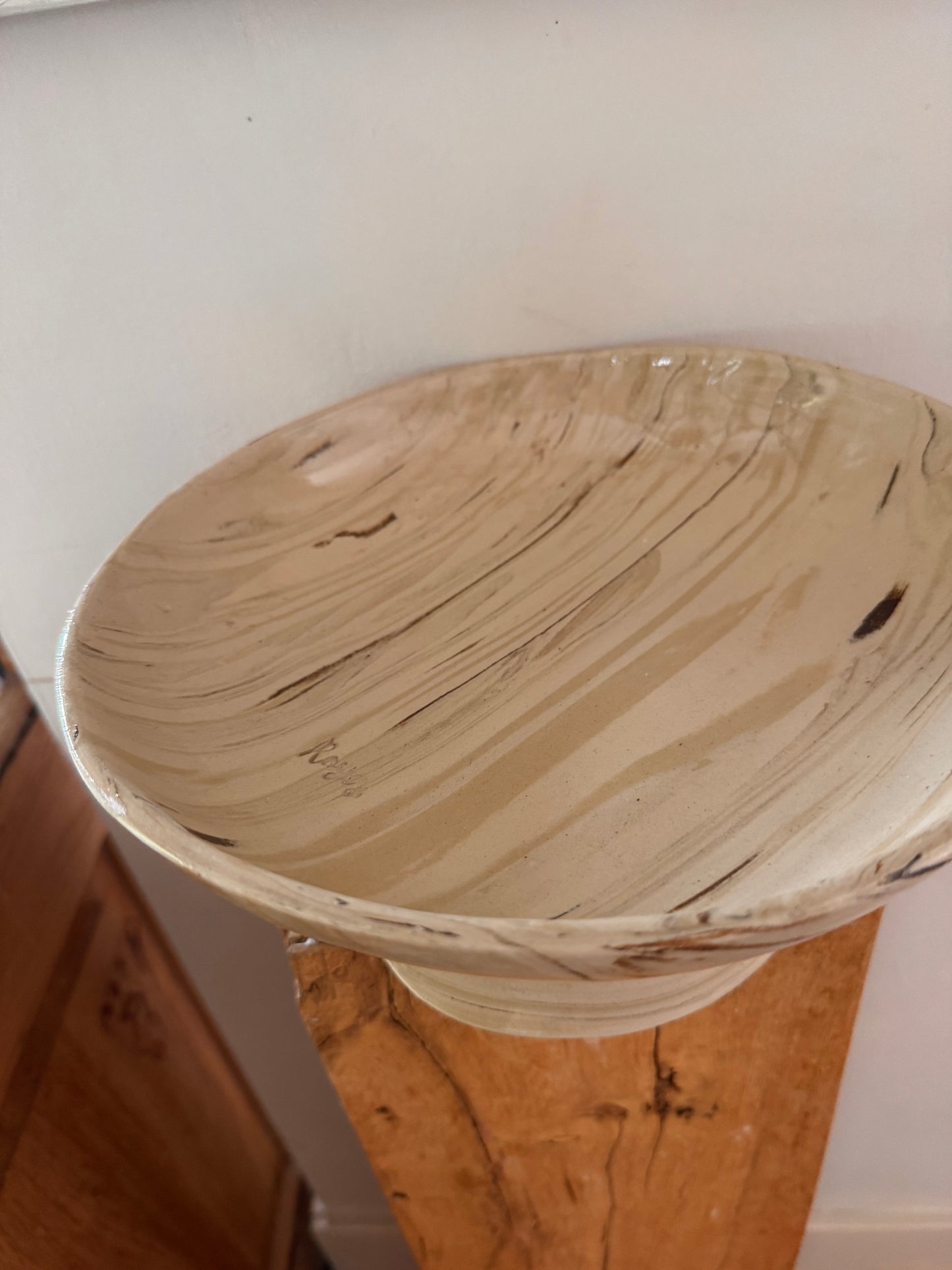 Vintage schaal op voet large